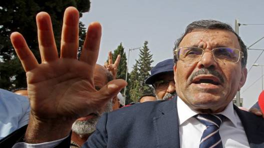 شرطة مكافحة الإرهاب في تونس تحتجز رئيس الوزراء السابق علي العريض