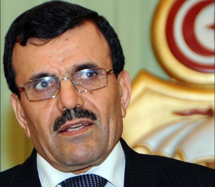 شرطة مكافحة الإرهاب في تونس تحتجز رئيس الوزراء السابق علي العريض