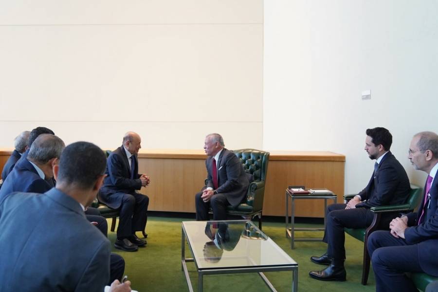 الملك يؤكد ضرورة التوصل إلى حل يكفل إعادة الأمن والاستقرار لليمن