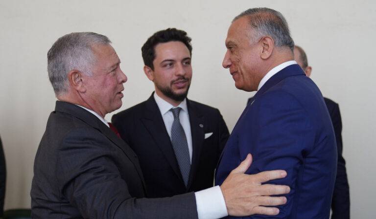 الملك يلتقي الكاظمي ويجدد التأكيد على دعم الأردن للعراق