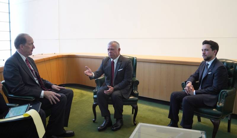 الملك يبحث جهود التحديث الاقتصادي مع البنك الدولي