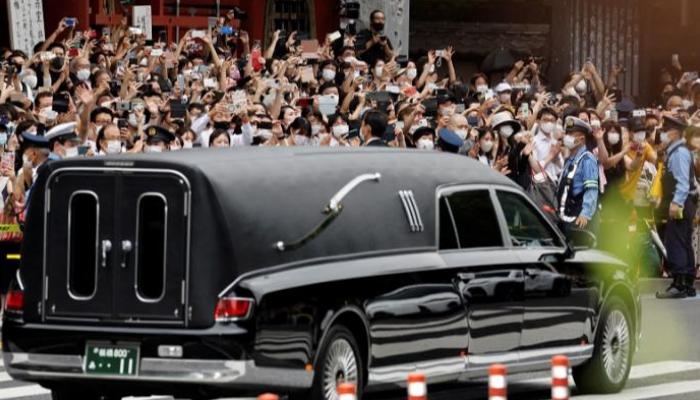 رجل يشعل النار في نفسه قرب مكتب رئيس وزراء اليابان