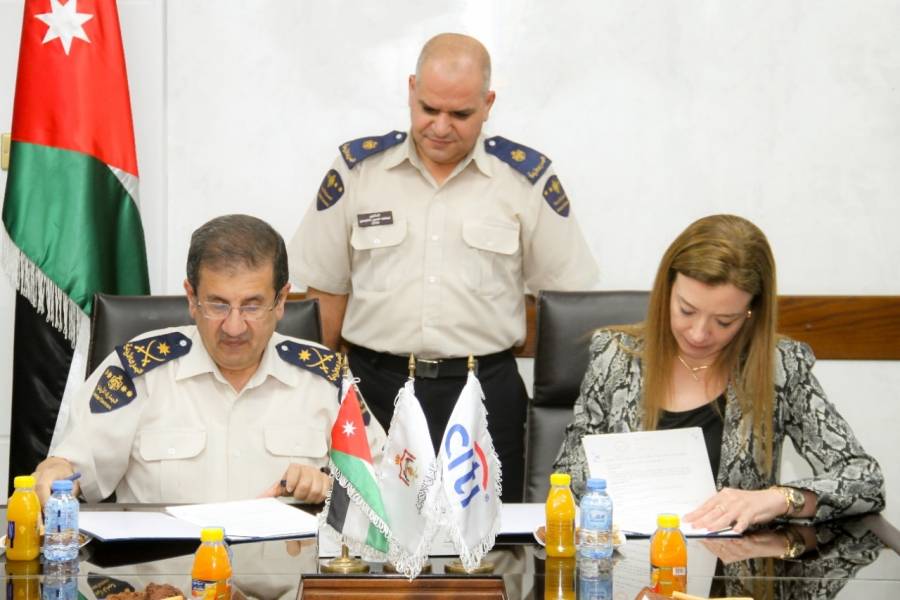 الجمارك: (18) اتفاقية ربط إلكتروني وقعت مع قطاع البنوك