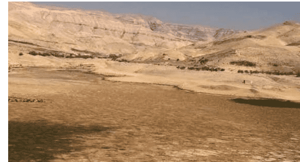 المياه تفسر سبب جفاف سد الموجب  صورة