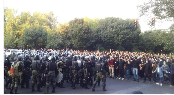 إيران.. تسعة قتلى منذ بدء التظاهرات