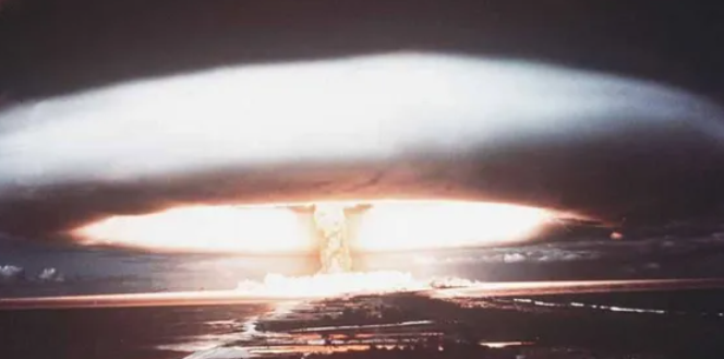 ميدفيديف أكثر صراحة من بوتن: سنستخدم السلاح النووي للحماية