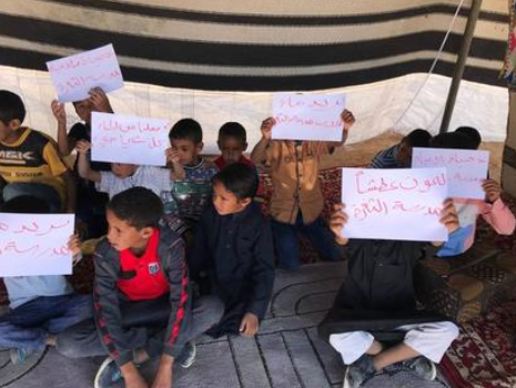 أهالي قرية الثغرة يواصلون اعتصامهم احتجاجا على عدم وصول المياه لمنازلهم ونقص الخدمات