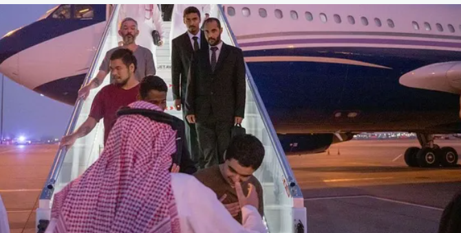 أول تعليق من والد المغربي المفرج عنه من أوكرانيا