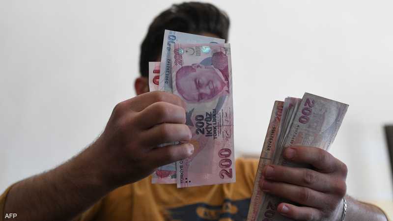 الليرة التركية تهوي لمستوى تاريخي بعد خفض مفاجئ للفائدة