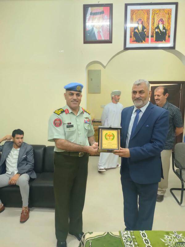 الملحق العسكري العميد الركن طايع اللواما في زيارة إلى صلالة