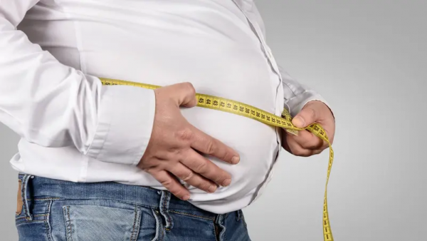 5 عادات رهيبة تُسبب زيادة الوزن