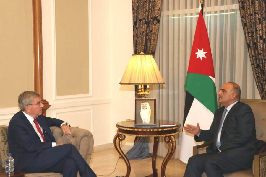 رئيس الوزراء يلتقي رئيس اللجنة الأولمبية الدولية