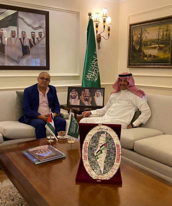 السفير السعودي يلتقي وزير الثقافة الفلسطيني