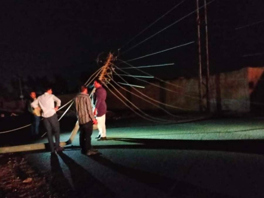 الفايز يوجه فريق طوارئ الجيزة للتوجه لموقع سقوط عمود كهرباء في طريق القسطل...صور 