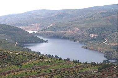 الأمن: البحث عن شاب فقد بسد وادي العرب