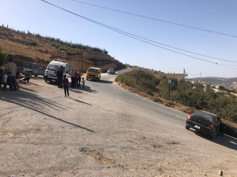 عجلون:7 إصابات بحادث تصادم بين مركبة صغيرة وباص صغير مخصص لنقل الطلاب