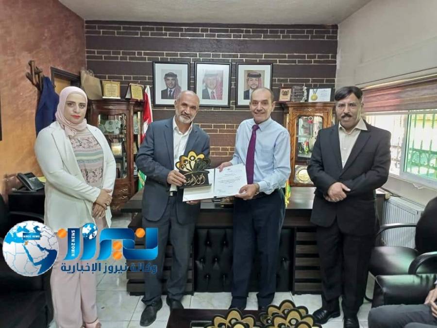 المقابلة والدهام يكرمان مدير ومعلمي مدرسة سحاب الصناعية الثانوية للبنين لانتاج 300 مقعد دراسي... صور 