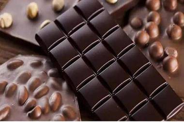 حجز 4500 عبوة منتج شوكولاتة مقلد لعلامة تجارية مشهورة