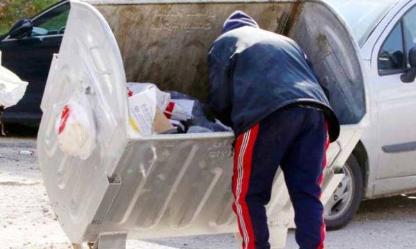 تقرير يوصي بضرورة دعم جامعي النفايات وحمايتهم