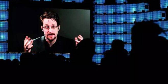 بوتين يمنح سنودن الجنسية الروسية