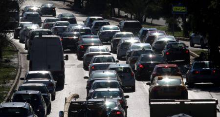 ازدحامات مرورية في 4 مواقع بسبب تعطل مركبات بعمان