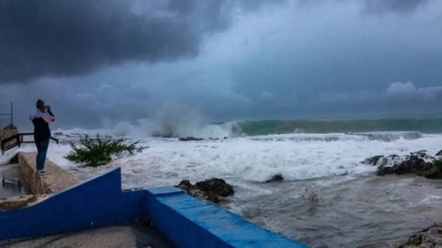 الإعصار إيان يتسبب بانقطاع الكهرباء عن كوبا بأسرها