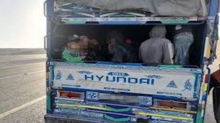 ضبط ديانا محملة بـ 32 راكبا في الصندوق الخلفي بدير علا