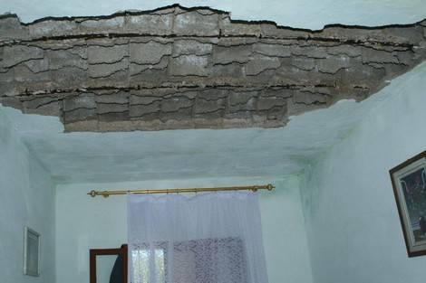 إصابة شخص بسقوط سقف منزل في المفرق