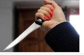 عاجل...سيدة تطعن زوجها 4 طعنات وتسكب الماء الساخن عليه في المفرق