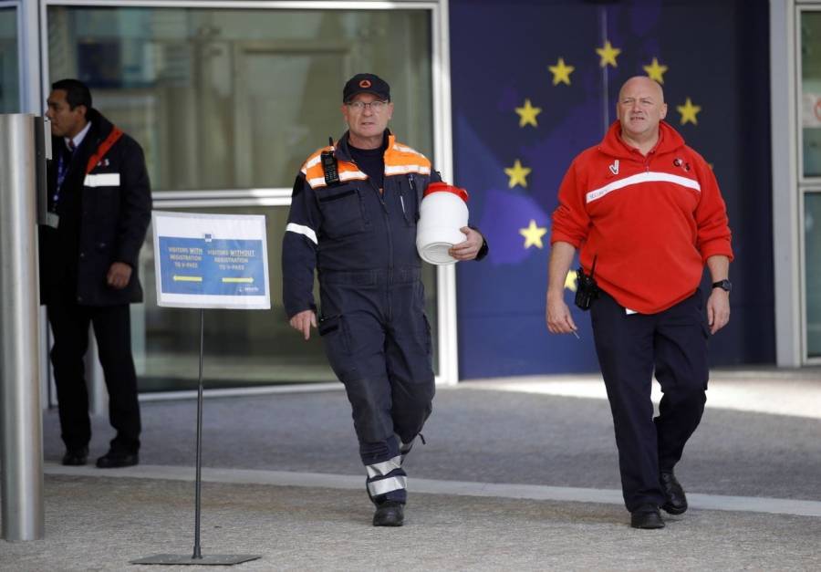 العثور على ظرف يحوي مسحوقاً أبيض في مقر المفوضية الأوروبية ببروكسل