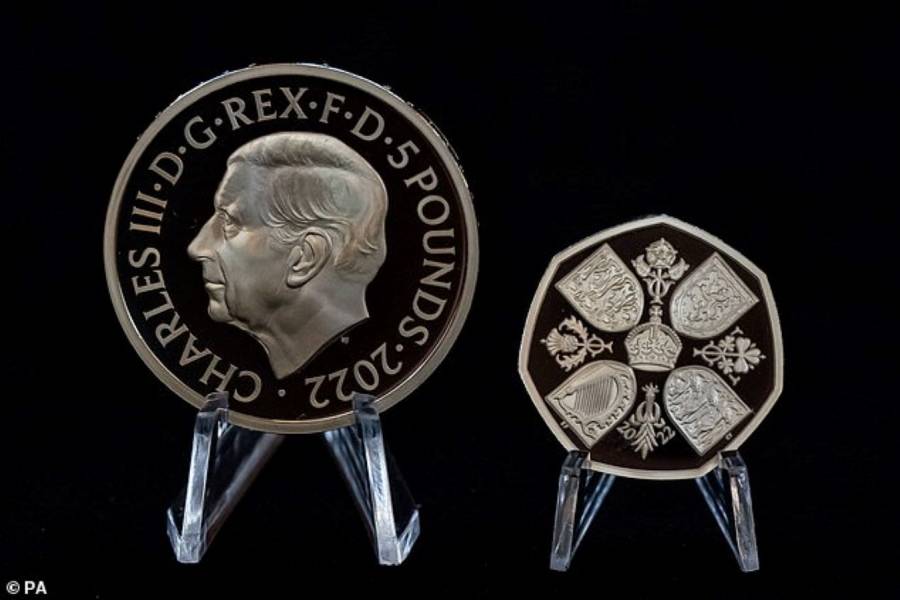 سيتم تداولها قبل عيد الميلاد.. سك أولى العملات بصورة الملك تشارلز