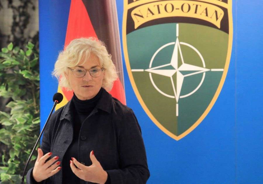 وزيرة دفاع ألمانيا للغرب: لا تصابوا بالشلل بسبب تهديدات روسيا النووية