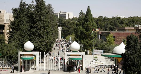 بدء العام الجامعي في الجامعات الرسمية الأحد