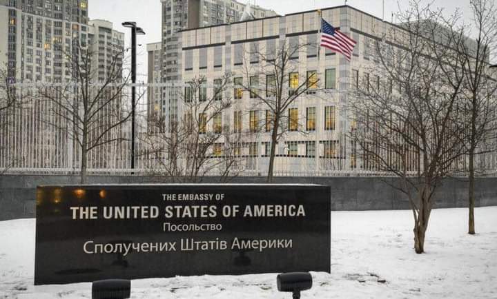 السفارة الأمريكية في روسيا تحثّ الأمريكيين على مغادرة روسيا على الفور