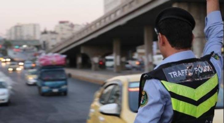 السير: وقوع حادثين منفصلين على جسر القويسمة وانسكاب الزيوت على الطريق