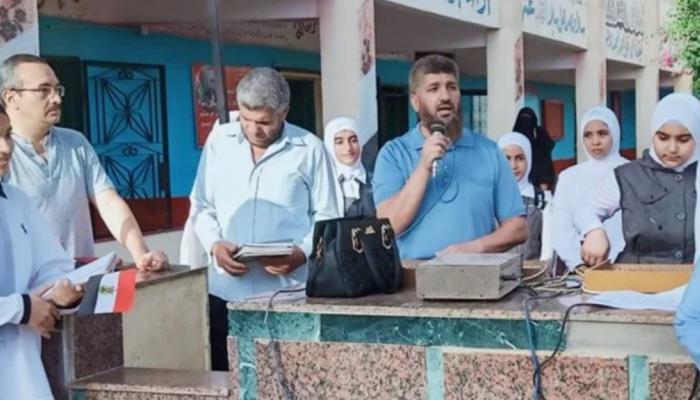 وفاة معلم مصري أثناء طابور الصباح.. آخر كلامه صلوا على النبي