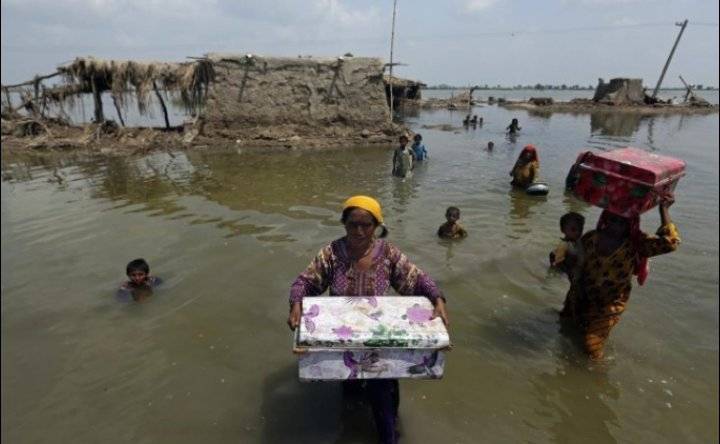 ارتفاع حصيلة ضحايا الفيضانات في باكستان إلى 1695 شخصًا