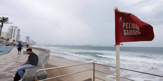 المكسيك تغلق الموانئ وتحذر من فيضانات شديدة مع اقتراب (أورلين)