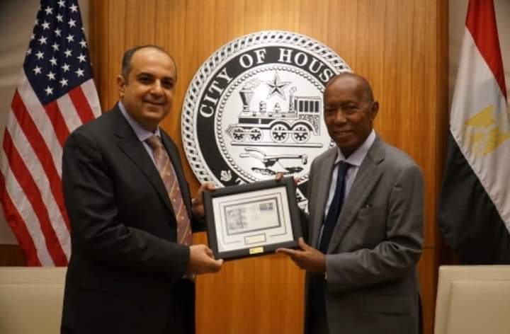 عمدة هيوستن يستقبل قنصل عام جمهورية مصر العربية