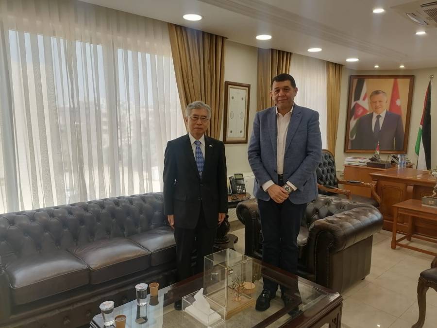 وزير العمل يبحث مع السفير الياباني سبل التعاون بين البلدين