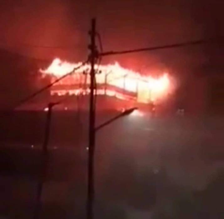 حريق بضاحية الرشيد والاضرار اقتصرت على المادية