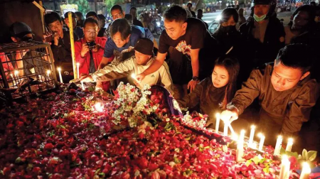 32 طفلا ضمن ضحايا كارثة الملعب بإندونيسيا