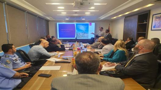 فريق من برنامج مساعدات أميركية لمكافحة الإرهاب يطلع على مركز تحكم بوزارة المياه