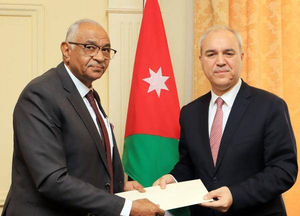 الخارجية تتسلم أوراق اعتماد السفير السوداني