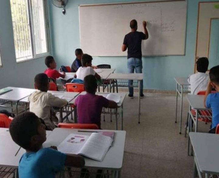 أكثر من 130 ألف معلم ومعلمة يعملون في الأردن