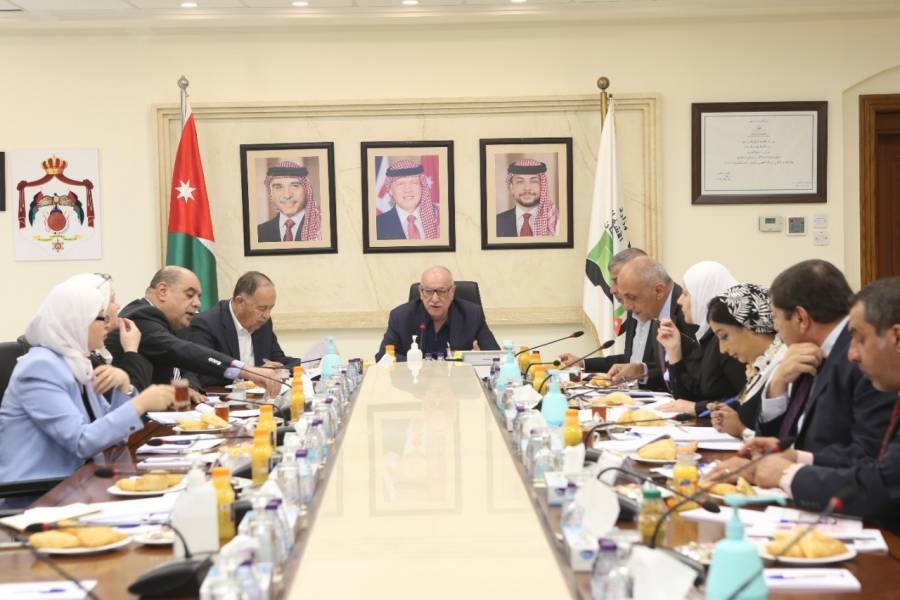 اللجنة الوزارية لمحور المرافق والبنية التحتية لإنجاز البرنامج التنفيذي لرؤية التحديث الاقتصادي تعقد اجتماعها الثاني