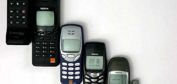 متى اخترع اول هاتف نقال؟