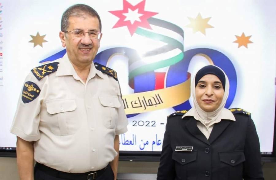 مدير عام الجمارك يقلد كبار ضباط الجمارك الرتب الجديدة ... صور