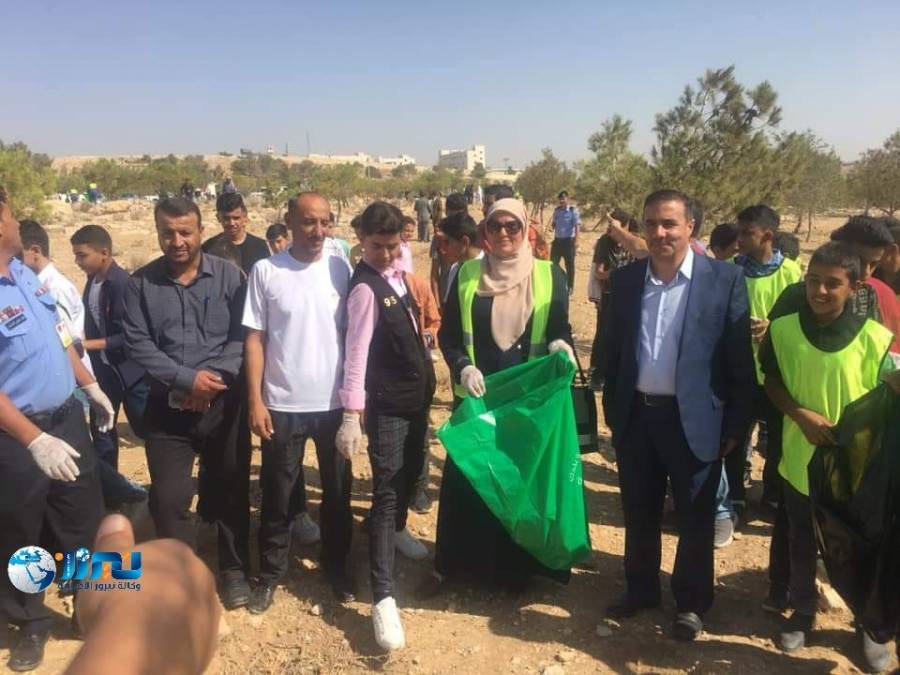 مديرية تربية ذيبان تشارك في حملة النظافة...صور 