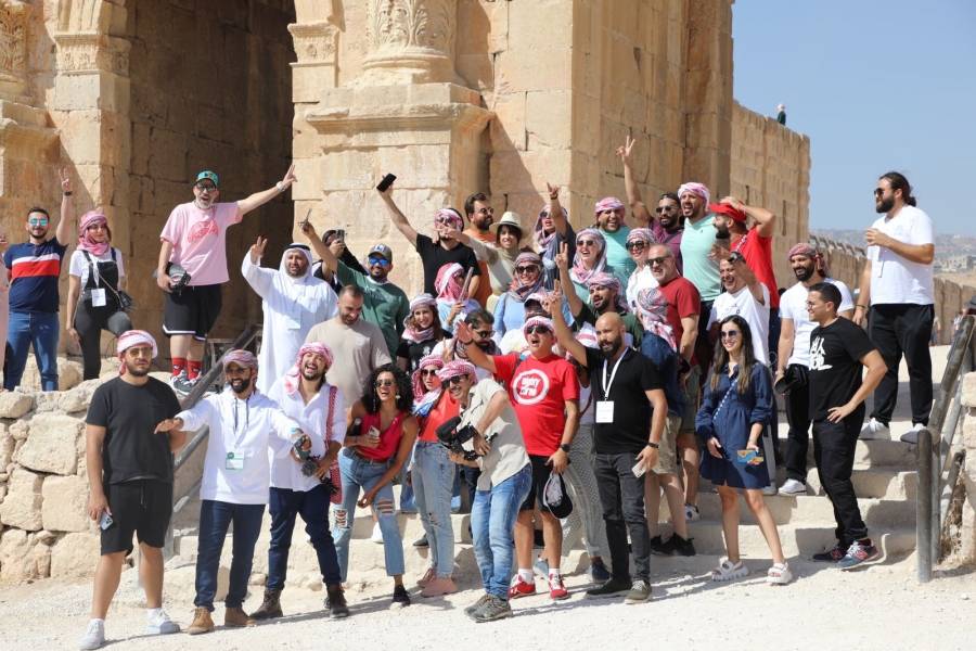 بترتيب من هيئة تنشيط السياحة .. عدد من المؤثرون يزورون موقع جرش..صور